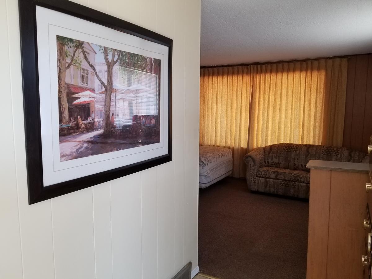 Melsask Motel Melville Eksteriør bilde