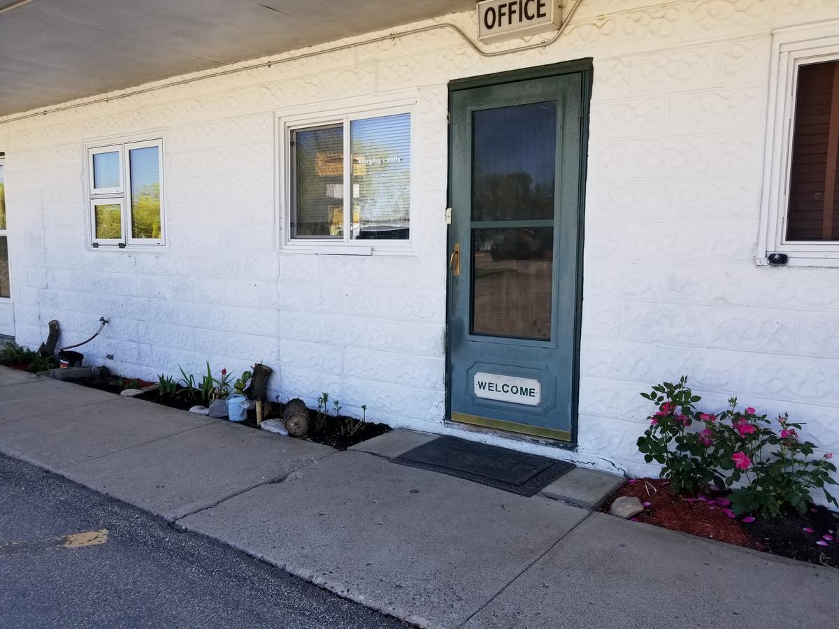 Melsask Motel Melville Eksteriør bilde